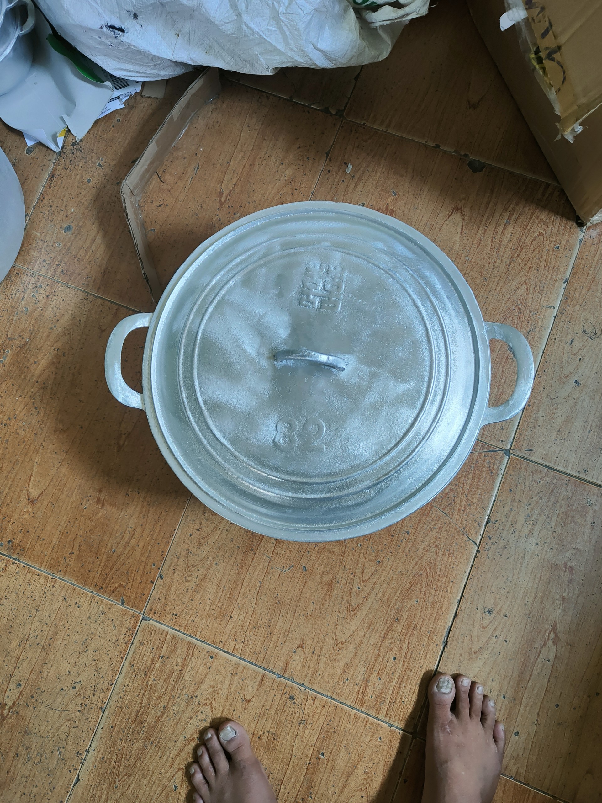 Nồi Gang Đúc đúc bằng thủ công được mài trà kỹ đường kính 38.5cm hoặc 40cm