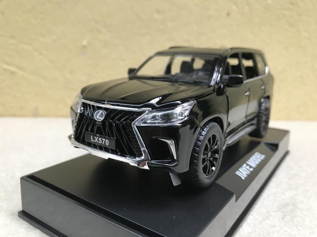Mô hình xe LEXUS LX570 2022 1:32