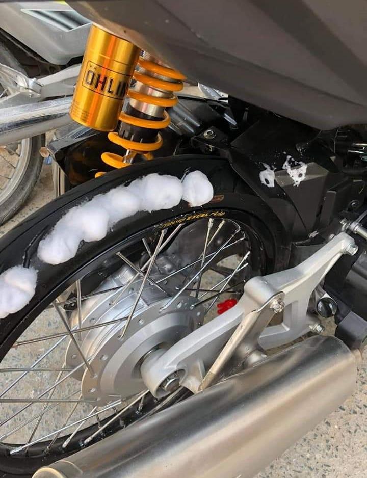 BZ xịt bóng mẫu mới (600ml)phục hồi nhựa nhám giảm xước dàn nhựa nhám của xe Thiết kế tiện dụng Thân thiện với môi trường