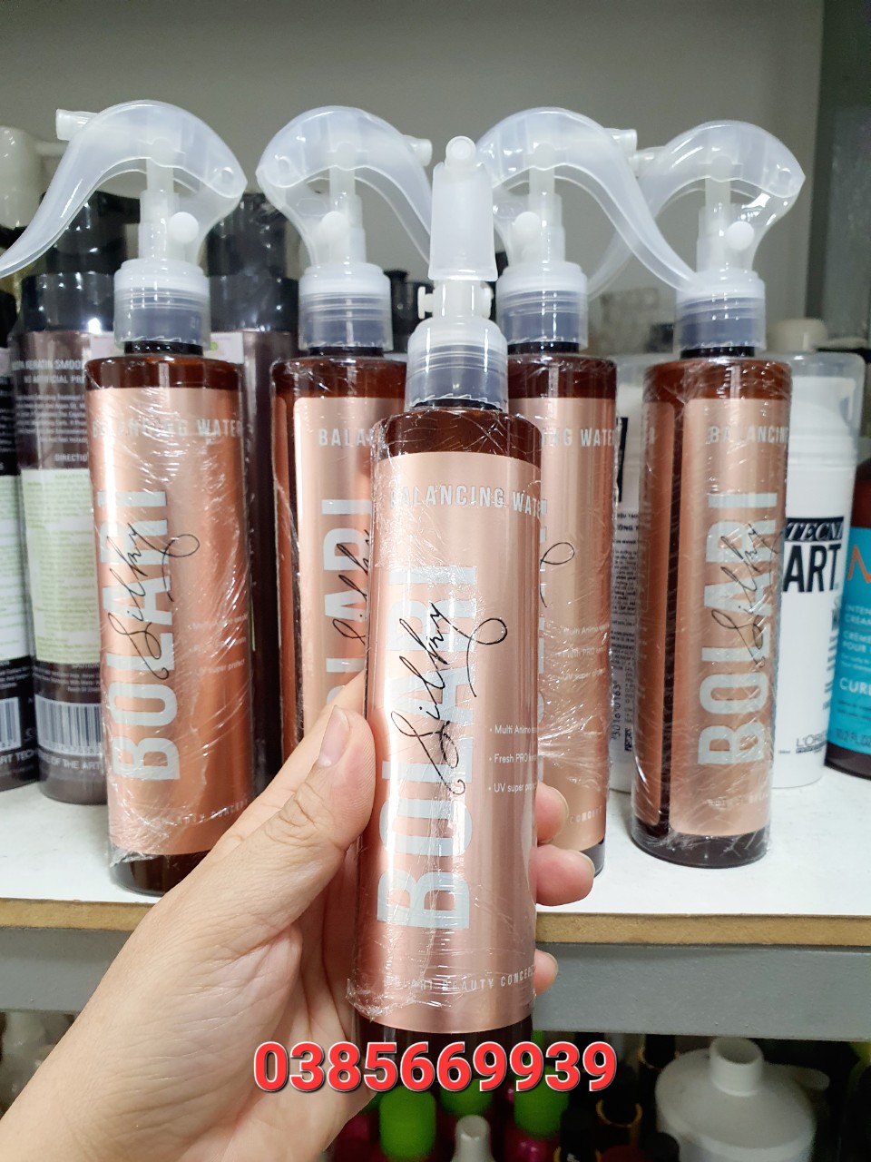 Xịt dưỡng Khóa màu tóc nhuộm BOLARI cung cấp độ ẩm cho tóc khô rối.bền màu nhuộm .250ml
