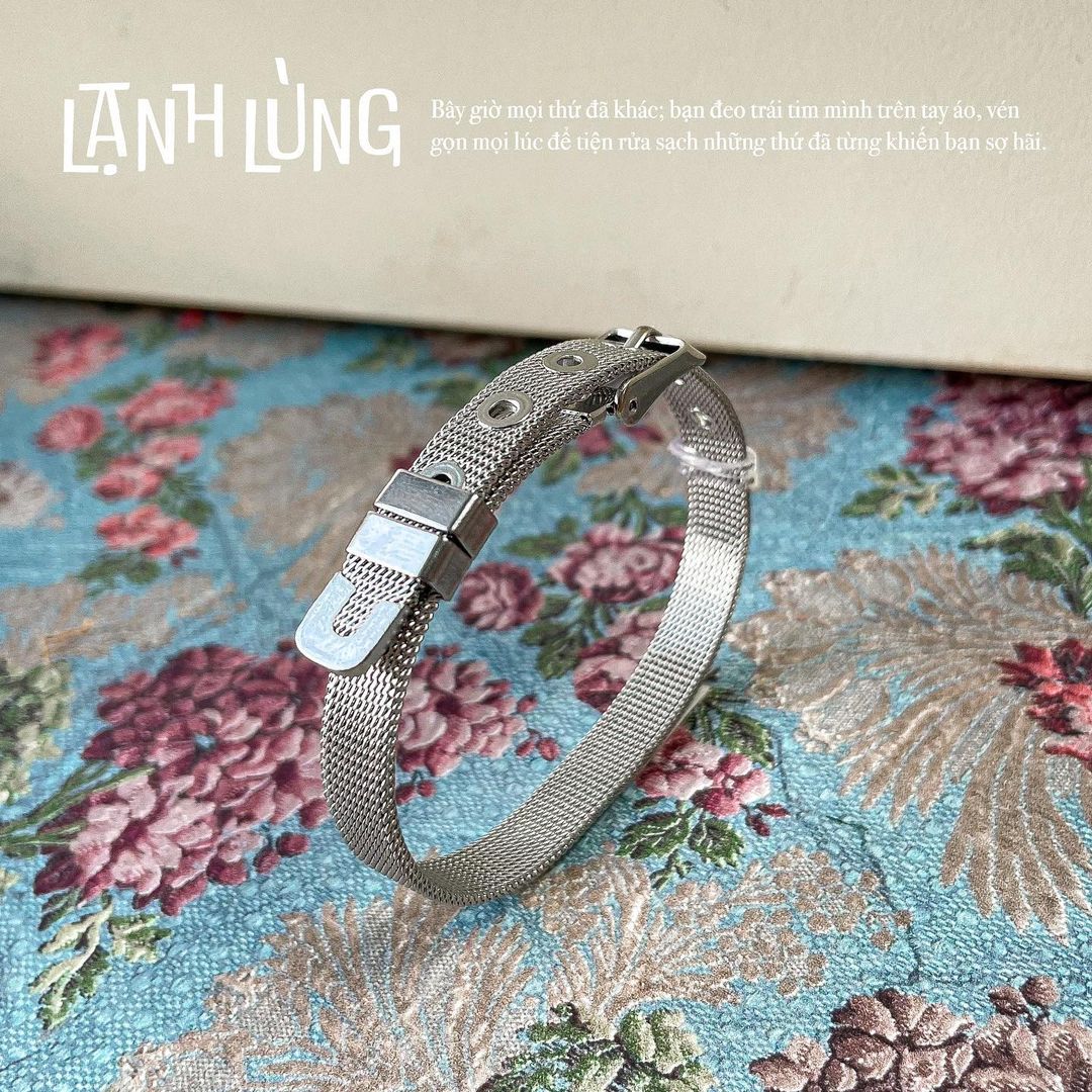 Vòng tay Lạnh Lùng