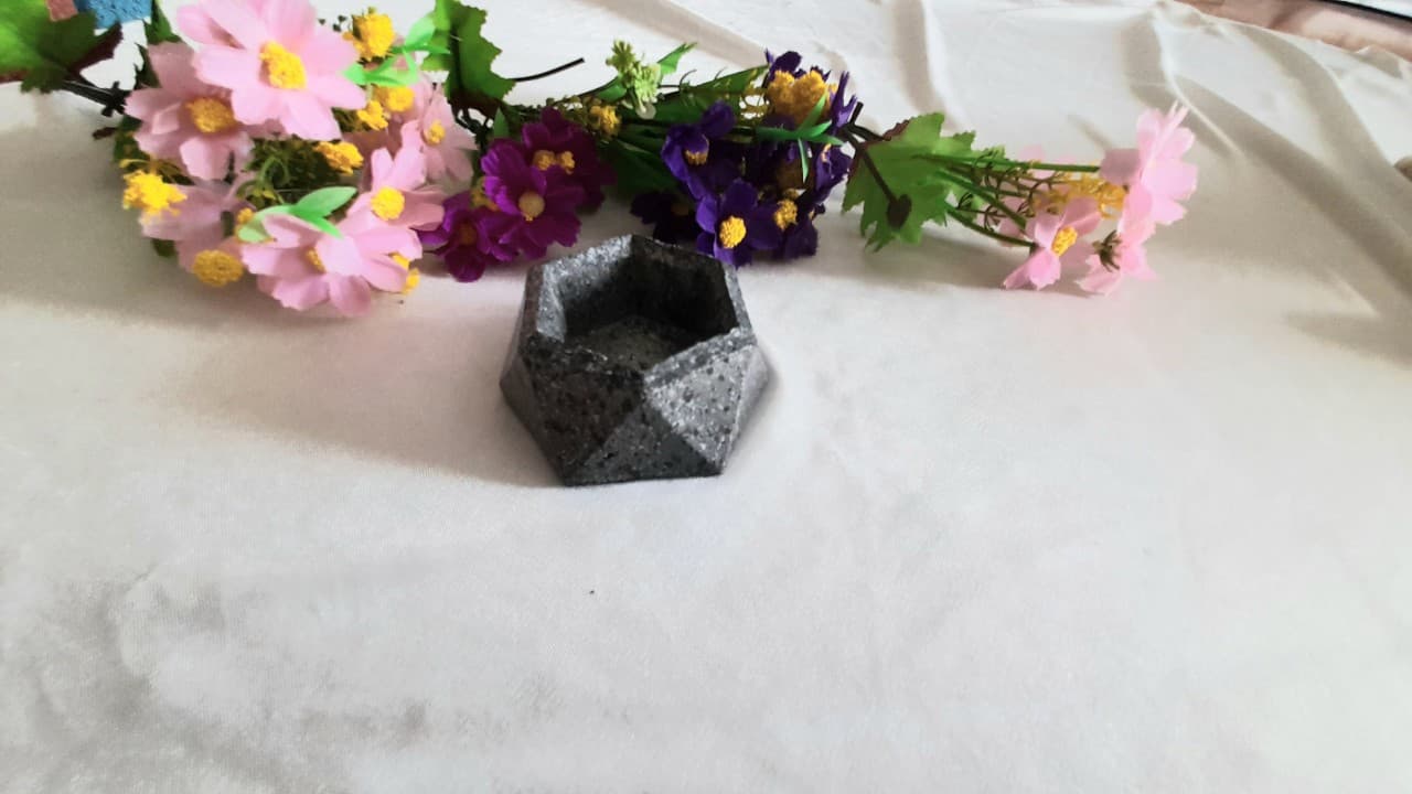 chậu xi măng mini trồng sen đá ( ngang 7 cm cao 3.5cm )