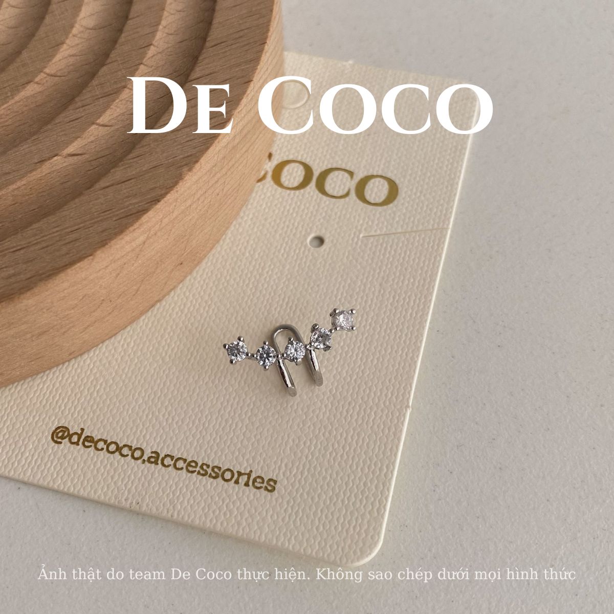 Khuyên tai kẹp vành đính đá Starfall De Coco
