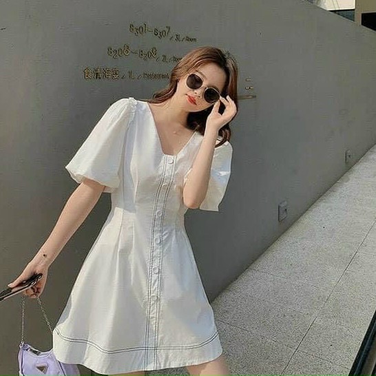Đầm trắng viền chỉ đen form ngắn