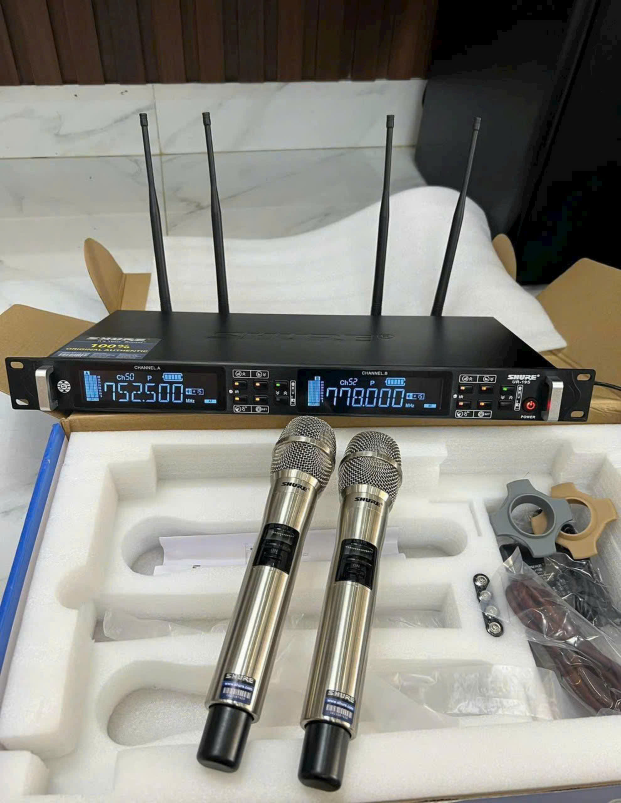 Loa Karaoke AT T8 + T9 Bass 20Cm Kèm 2 Micro, Âm Thanh Đầy Đủ Dải, Bass Chắc – Treble Sáng.