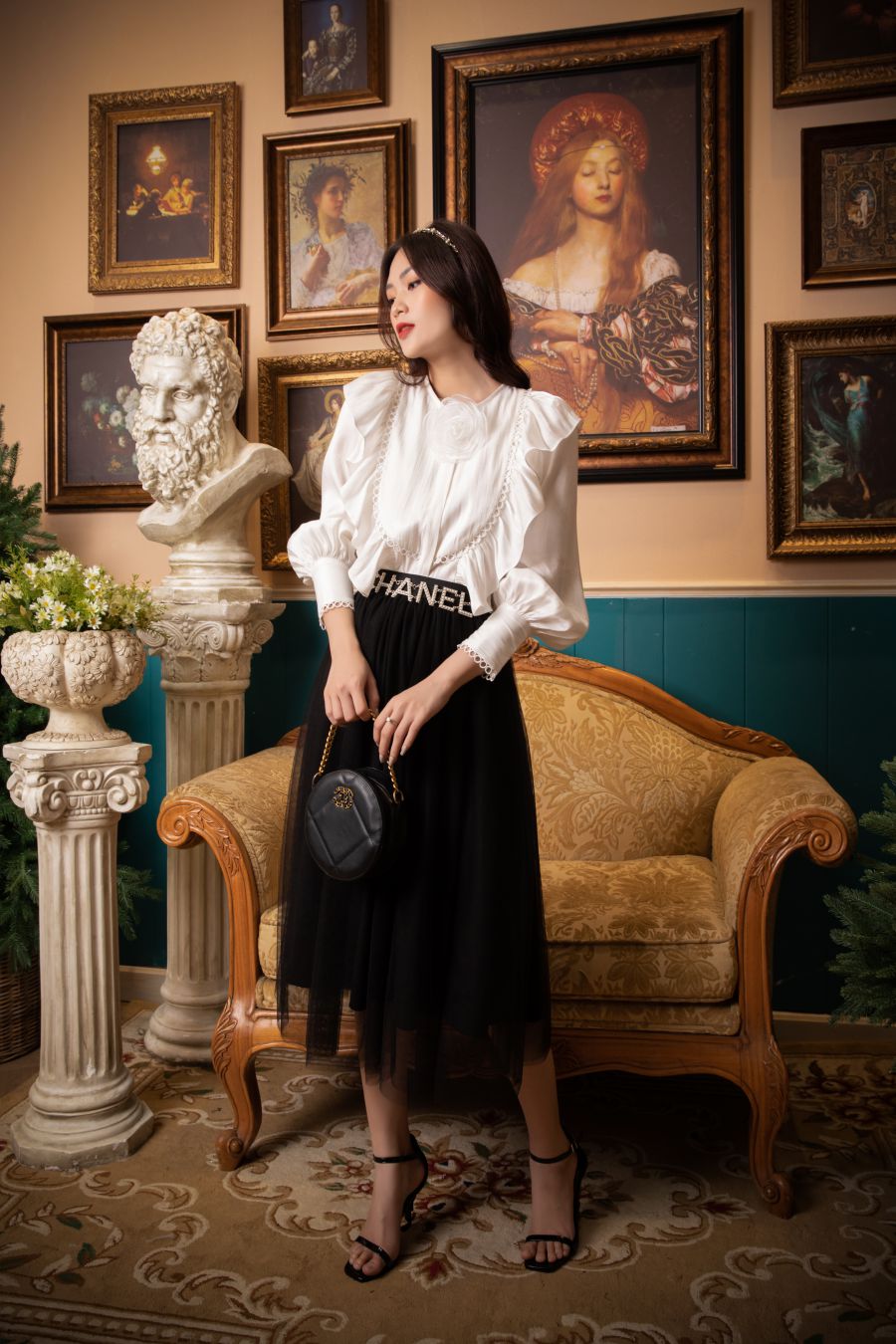 Áo tơ óng trắng viền ren