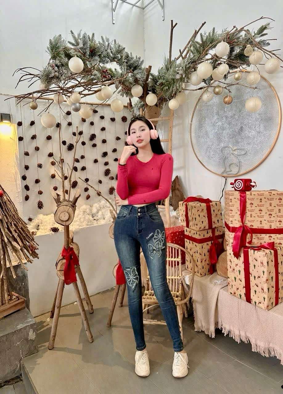 Quần JEan Nữ Lưng Siêu Cao Thêu Hoa