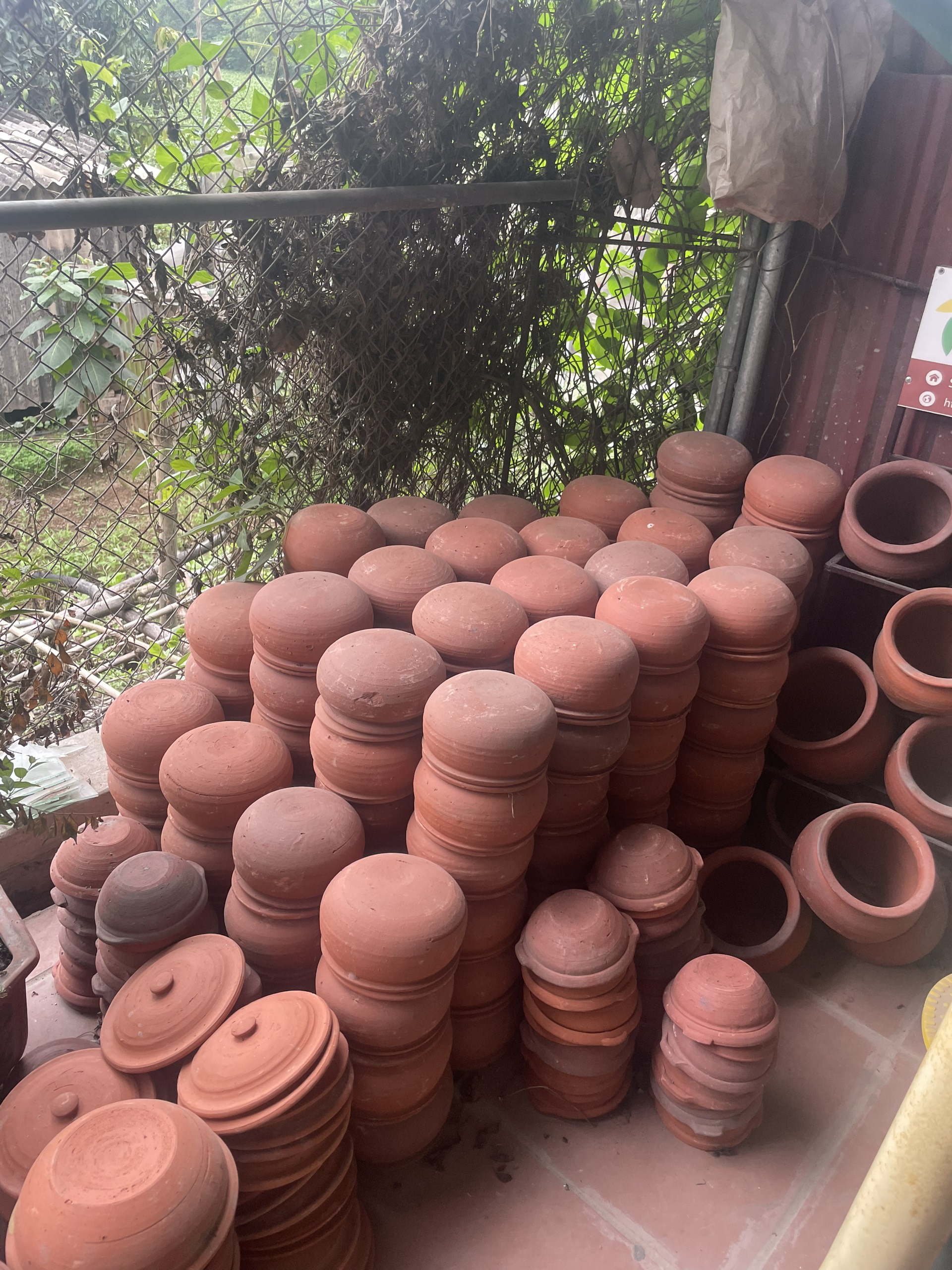 Niêu đất gốm đất nung kho cá, nấu cơm, tổ chức lễ hội