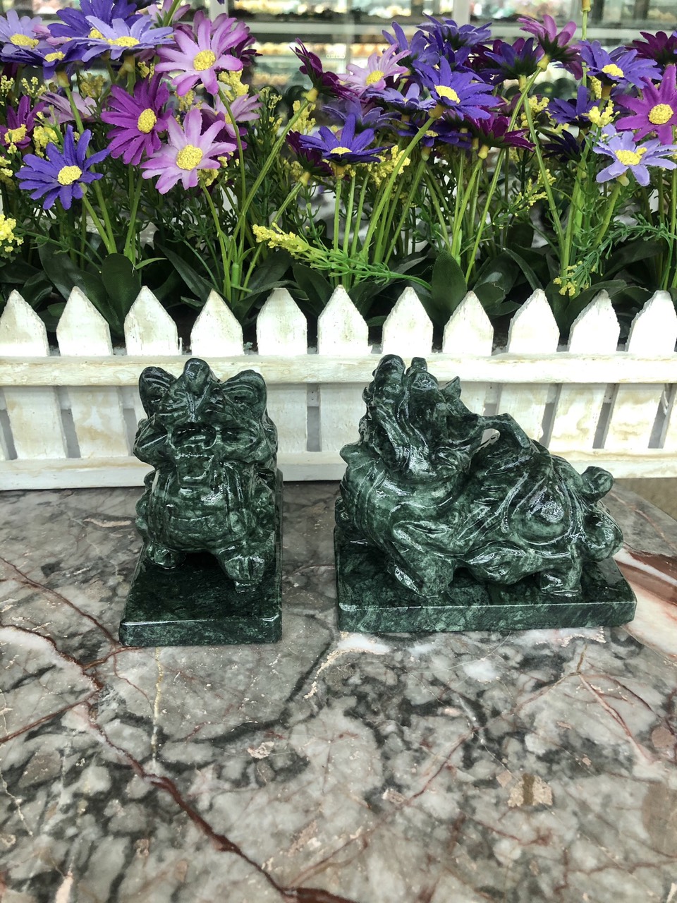 Cặp Tỳ Hưu phong thủy đá ngọc Ấn Độ có đế - Dài 11 cm