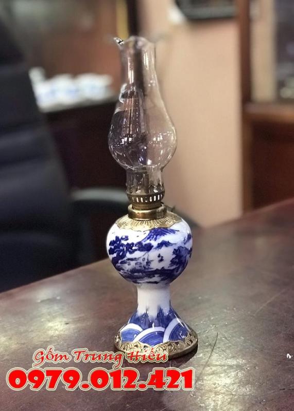 Đèn dầu bọc đồng Bát Tràng men lam cao 27cm