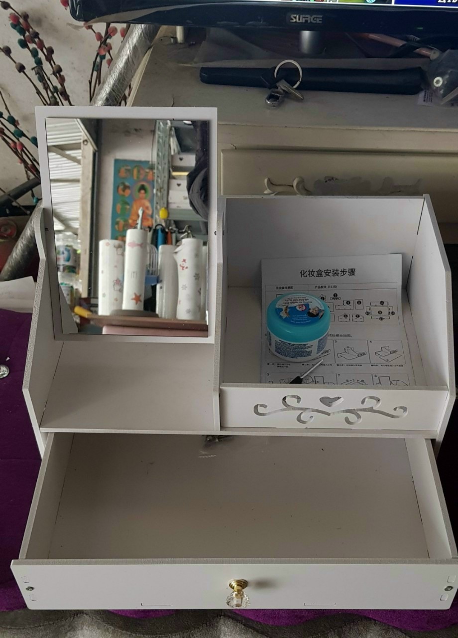 kệ để đồ trang điểm mini gương vuông