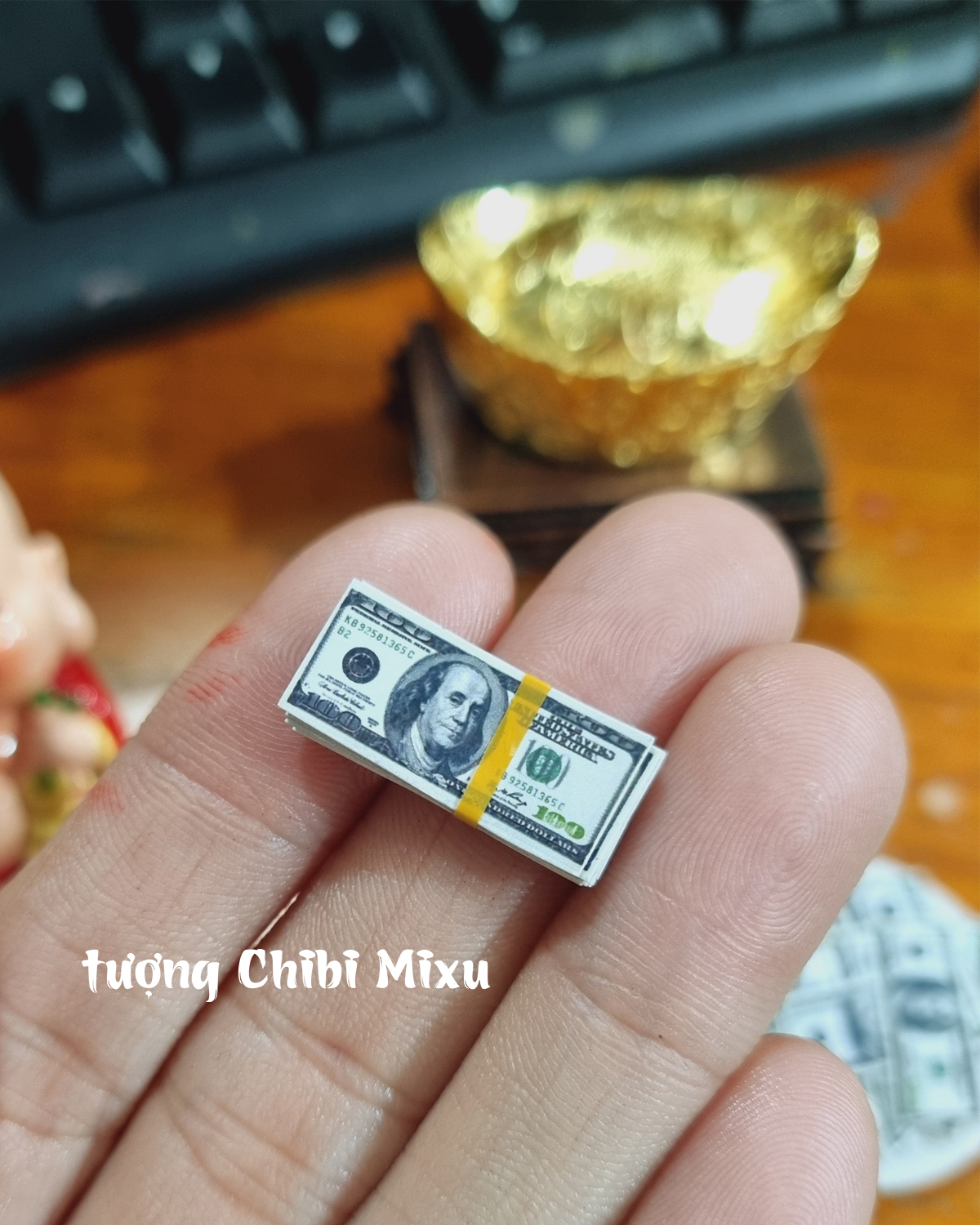 Mô hình tiền đô mini trang trí bàn thờ Thần Tài Thổ Địa