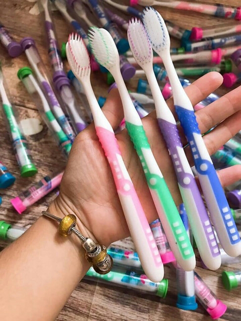 Bàn chải đánh răng plus365 lông mềm có ống đựng tiện lợi nhiều màu loại tốt