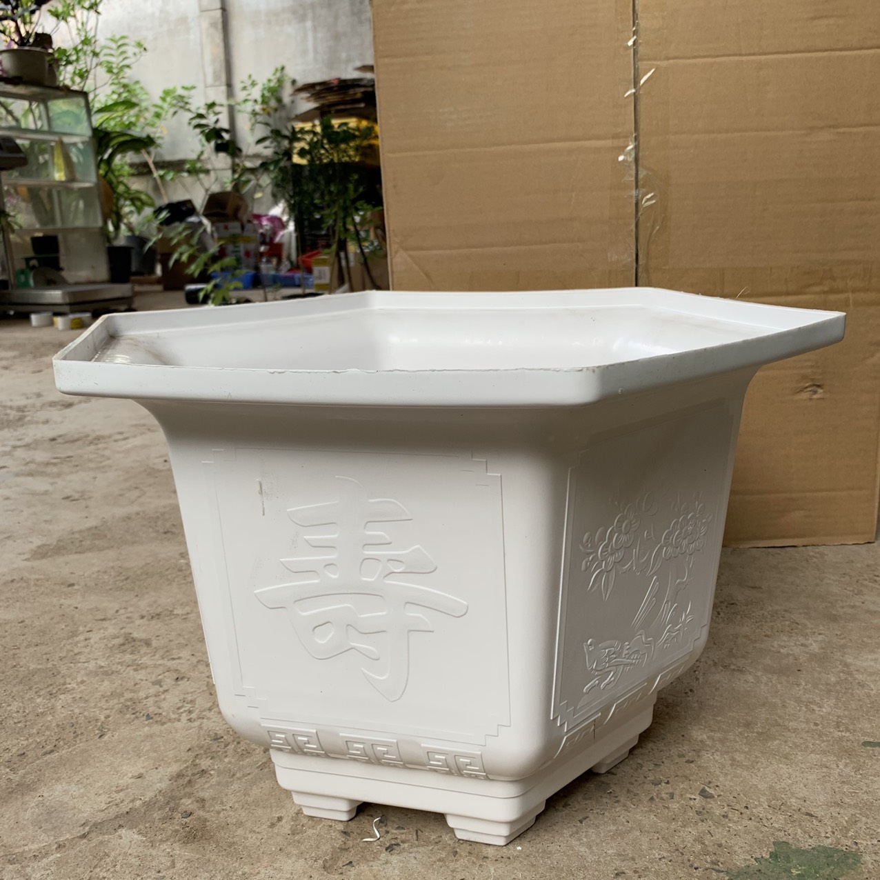 Chậu nhựa trồng cây lục giác LG460 kích thước 53x32x32 (dàixrộngxcao) màu trắng