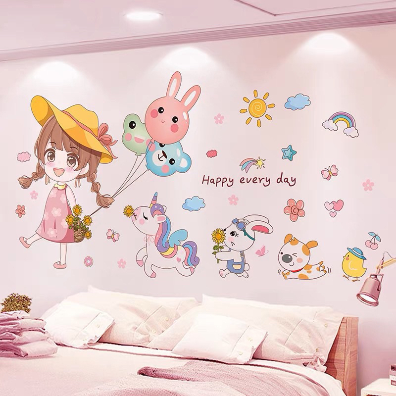 Decal dán tường em bé cầm bóng dễ thương