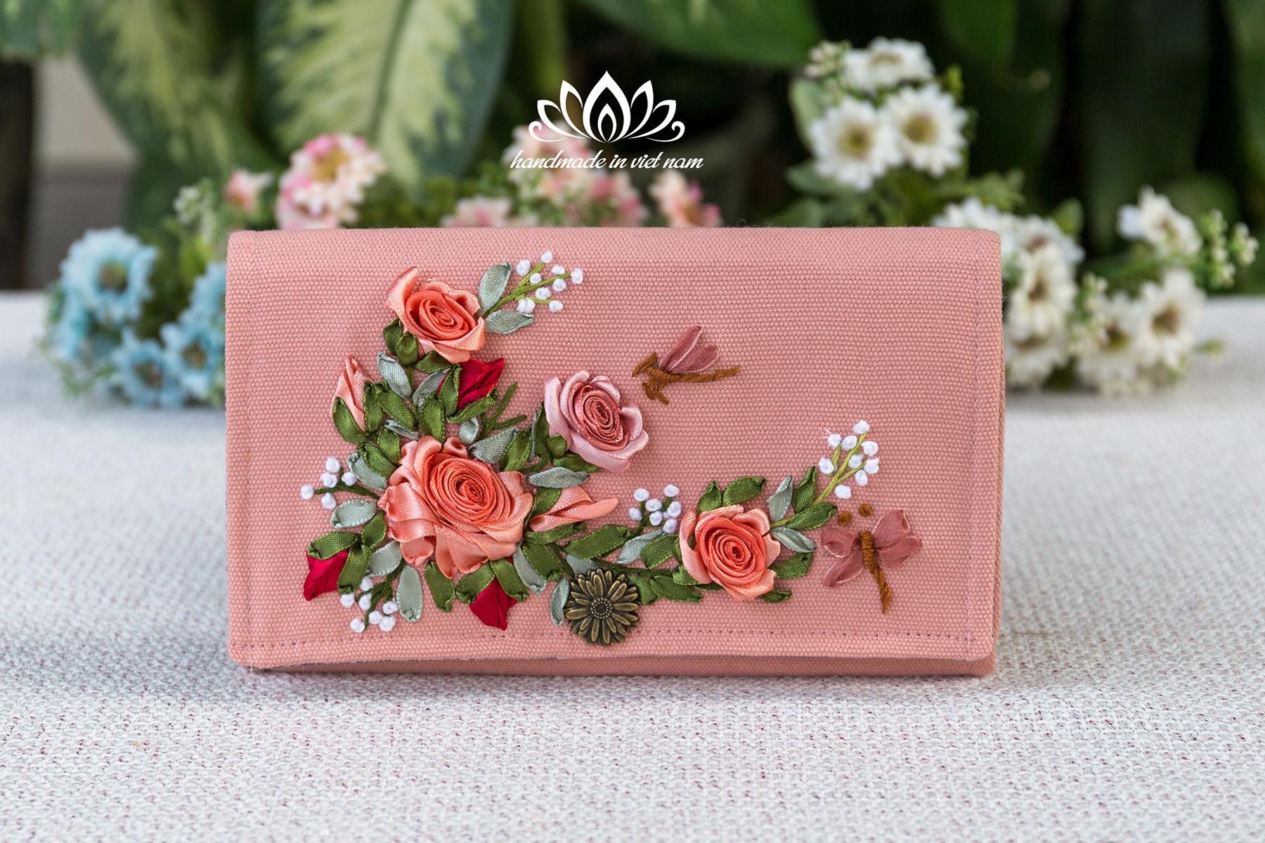 Ví gập vải canvas thêu ruy băng độc lạ