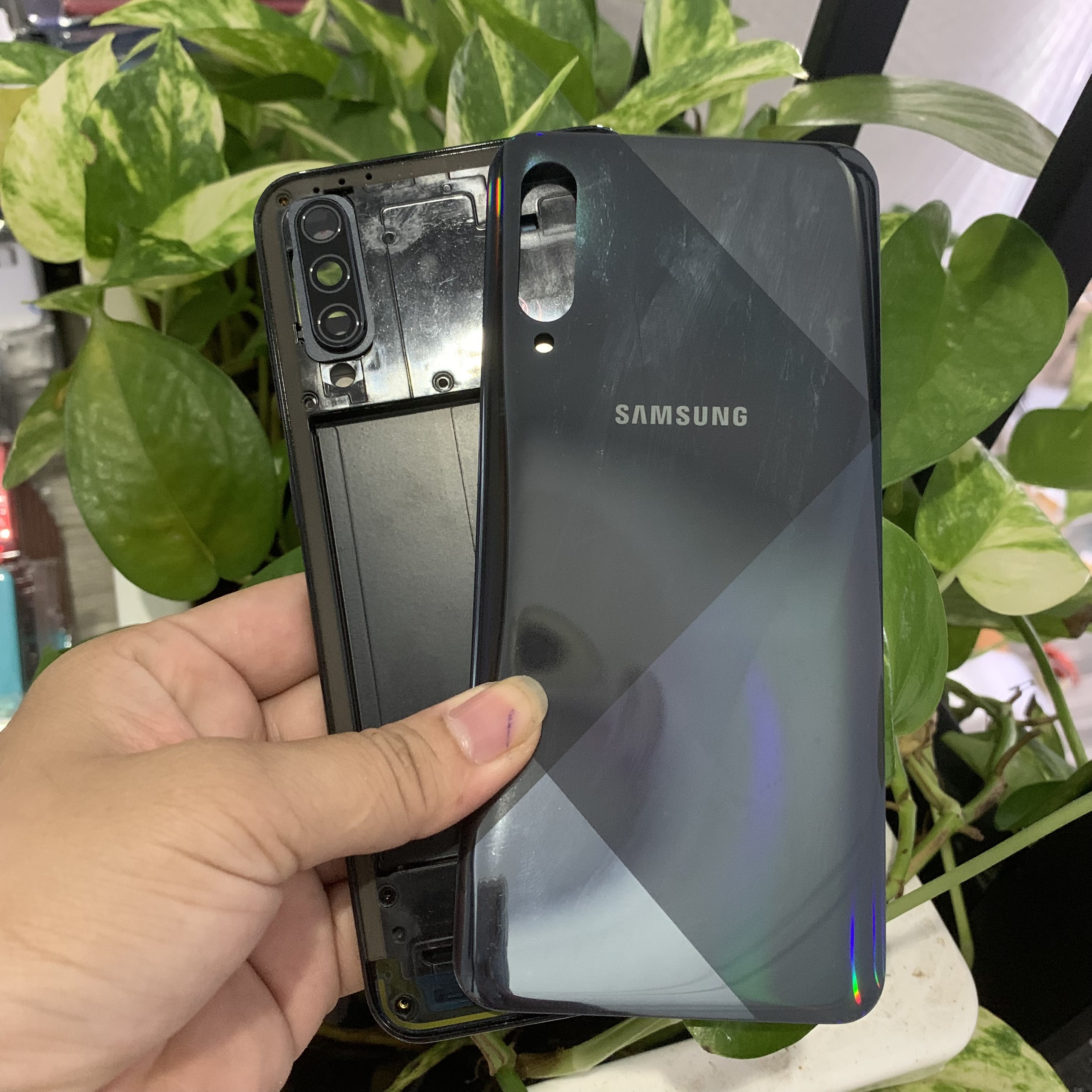 Bộ vỏ samsung a50s -gồn sườn,lưng,phím ,kính cam