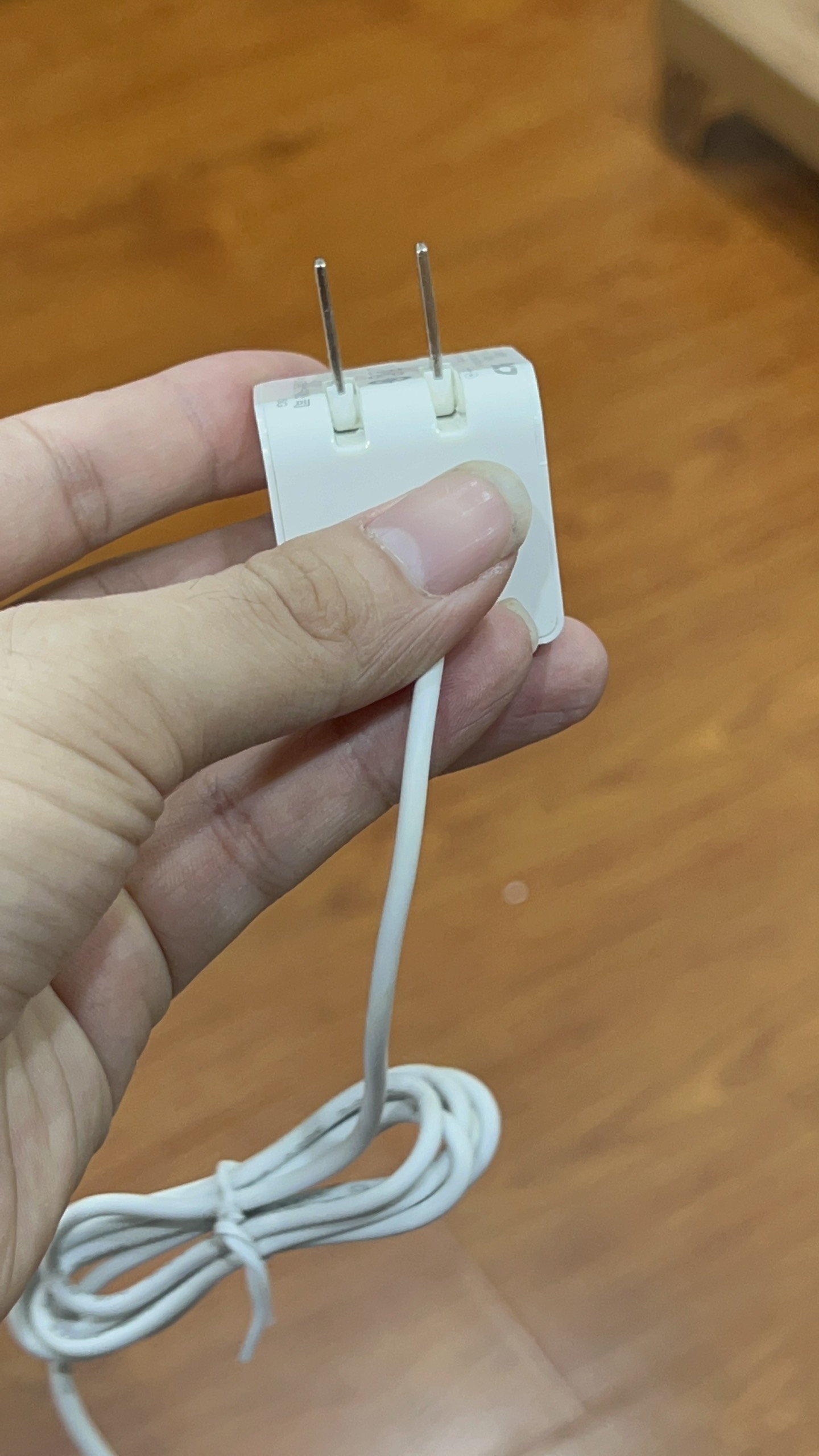 CỤC NGUỒN CHÂN TYPE C 10W ,,,,