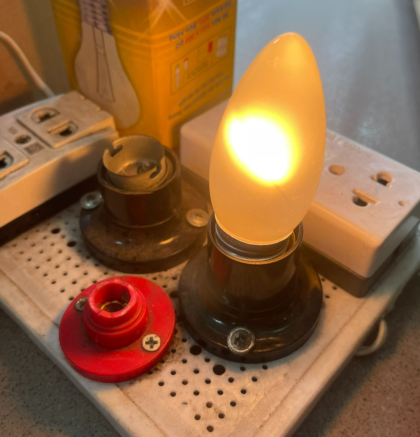 Bóng Đèn Sợi Đốt C35 (Sợi Tóc) Cà Na (Quả/ Trái Nhót) 40W