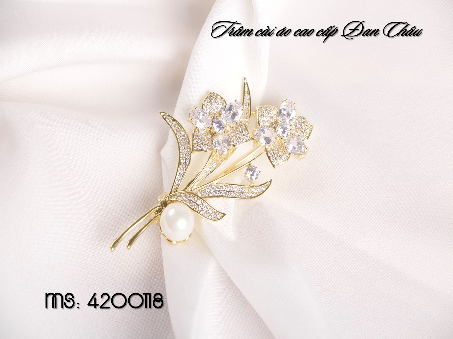 Trâm cài áo hình hoa dát đá pha lê sang trọng (MS: 3750127 - Trắng)