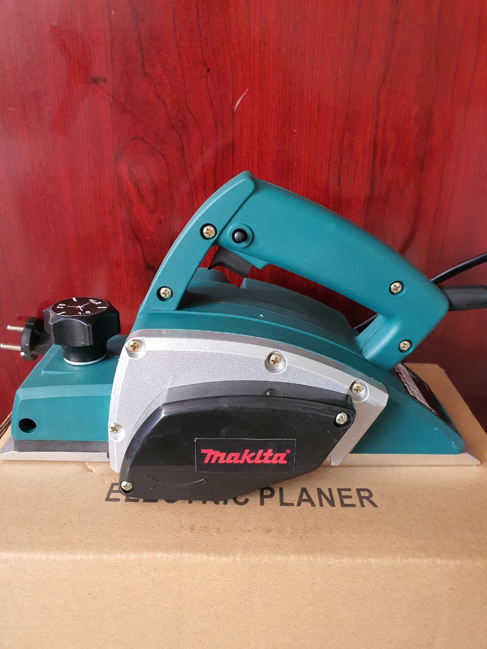 Máy Bào Gỗ makita Cầm Tay N1900B