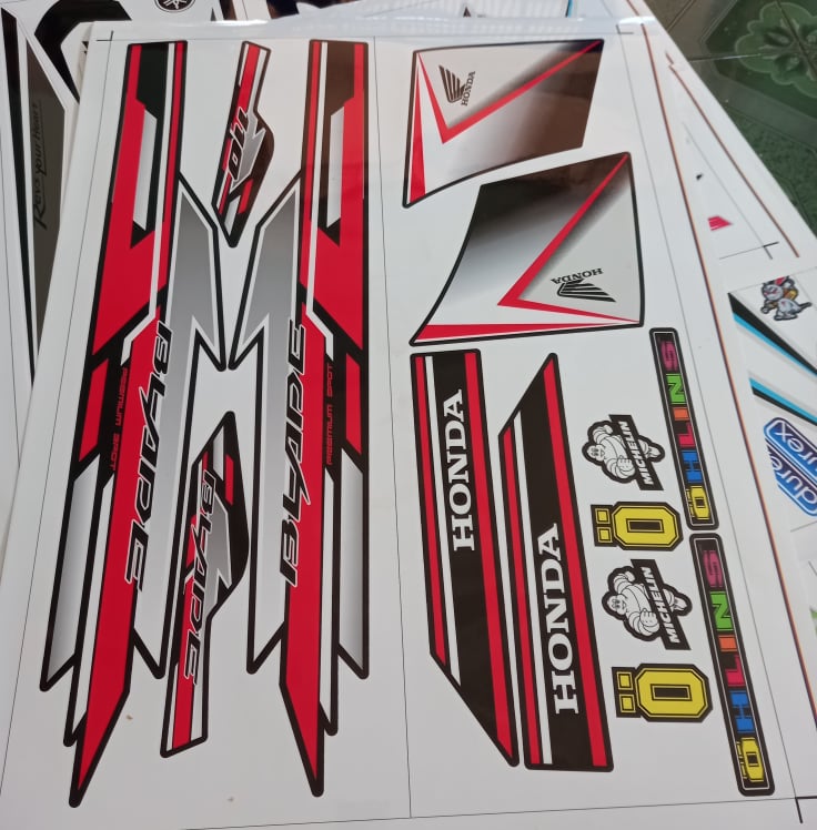 tem rời honda blade 110 đen đỏ.
