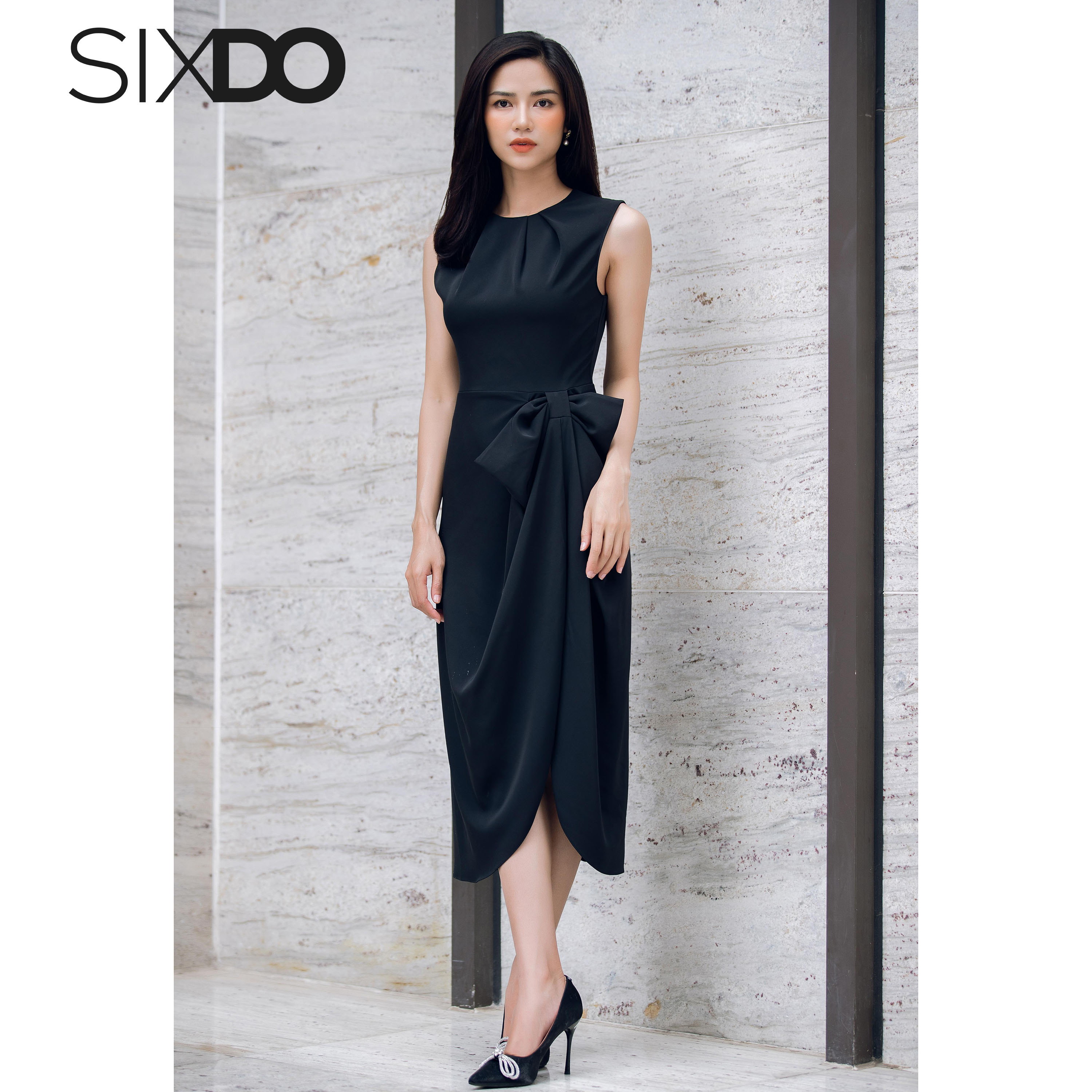 Đầm lụa đen sát nách xẻ tà phối nơ eo SIXDO (Black Sleeveless Midi Silk Dress)