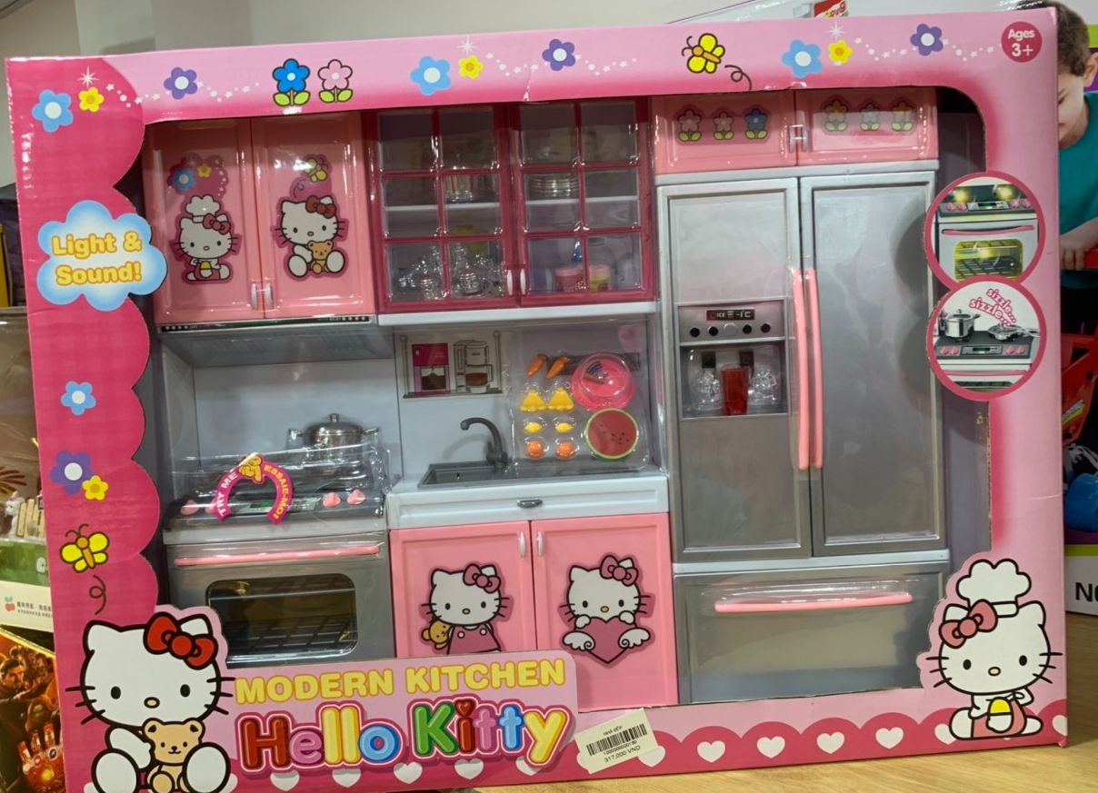 Bộ đồ chơi nhà bếp Hello Kitty 3 khoang là một sản phẩm tuyệt vời để giúp trẻ em trở thành đầu bếp tài ba và tạo ra những món ăn tuyệt vời. Bộ đồ chơi còn có thể giúp bé phát triển khả năng quan sát và chỉnh sửa món ăn, dẫn đến sự phát triển tốt hơn.