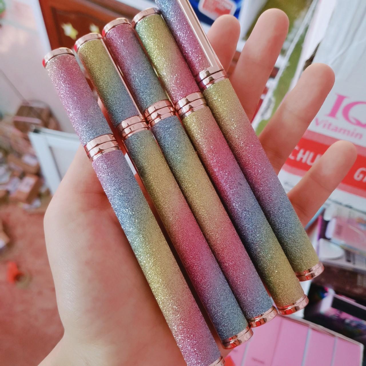 Kẻ mắt cầu vồng siêu xinh