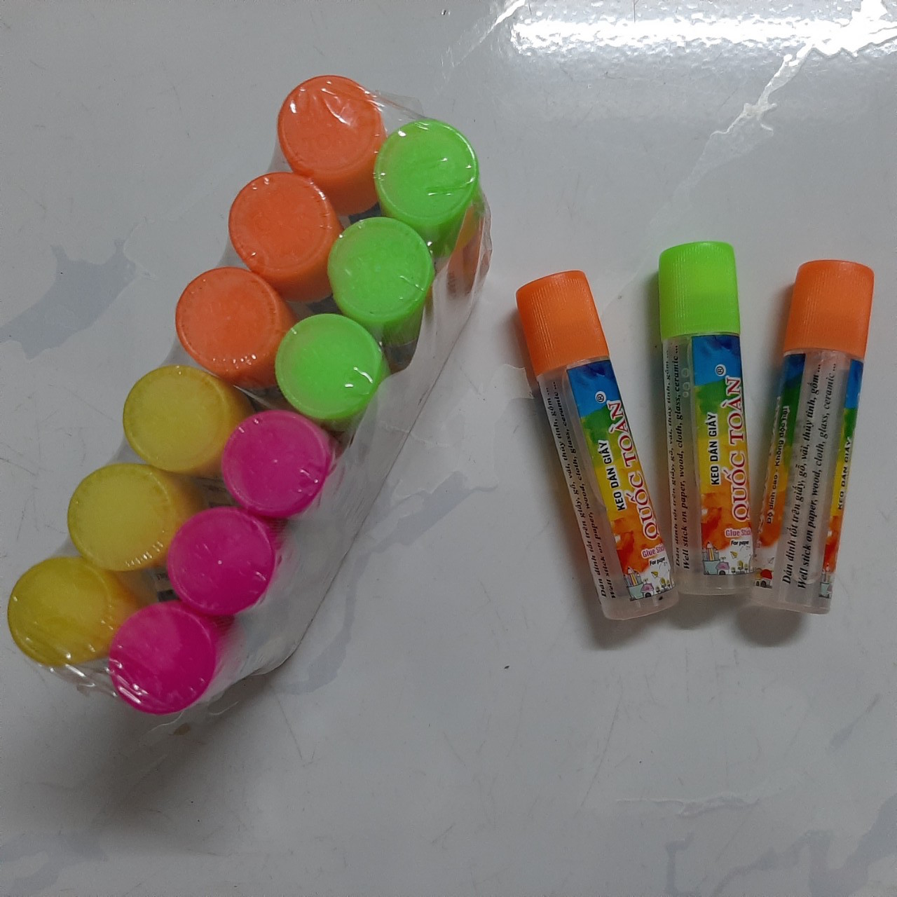 01 Chai hồ dán giấy Quốc Toàn 20ml