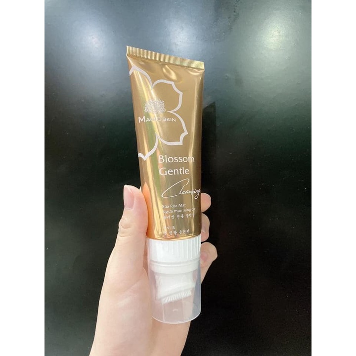 Sữa rửa mặt dịu nhẹ ngừa mụn sáng da Magic skin