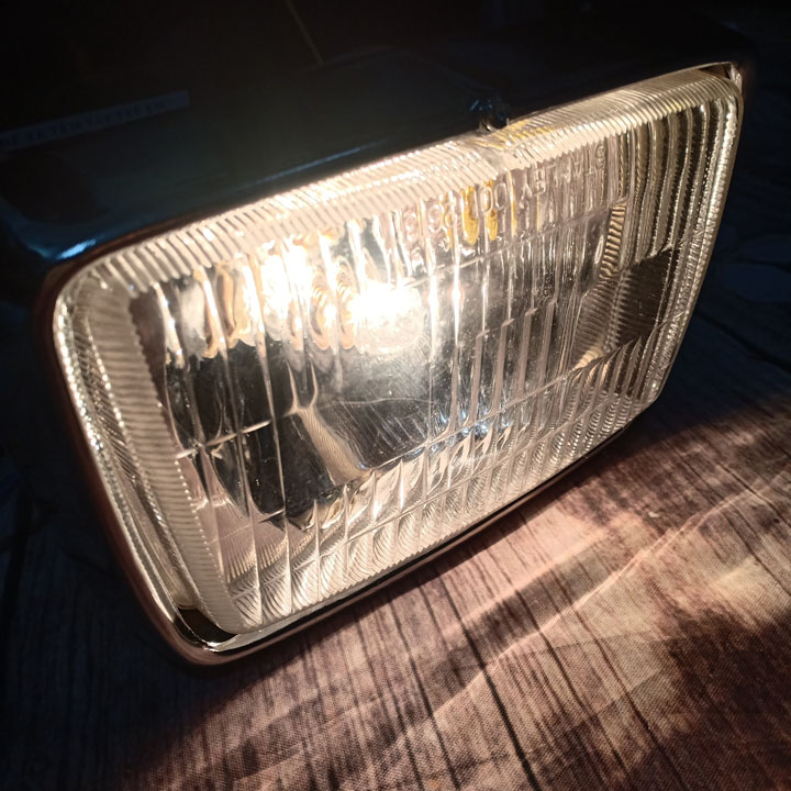 Bộ đèn pha xe CUB 82 kèm bóng