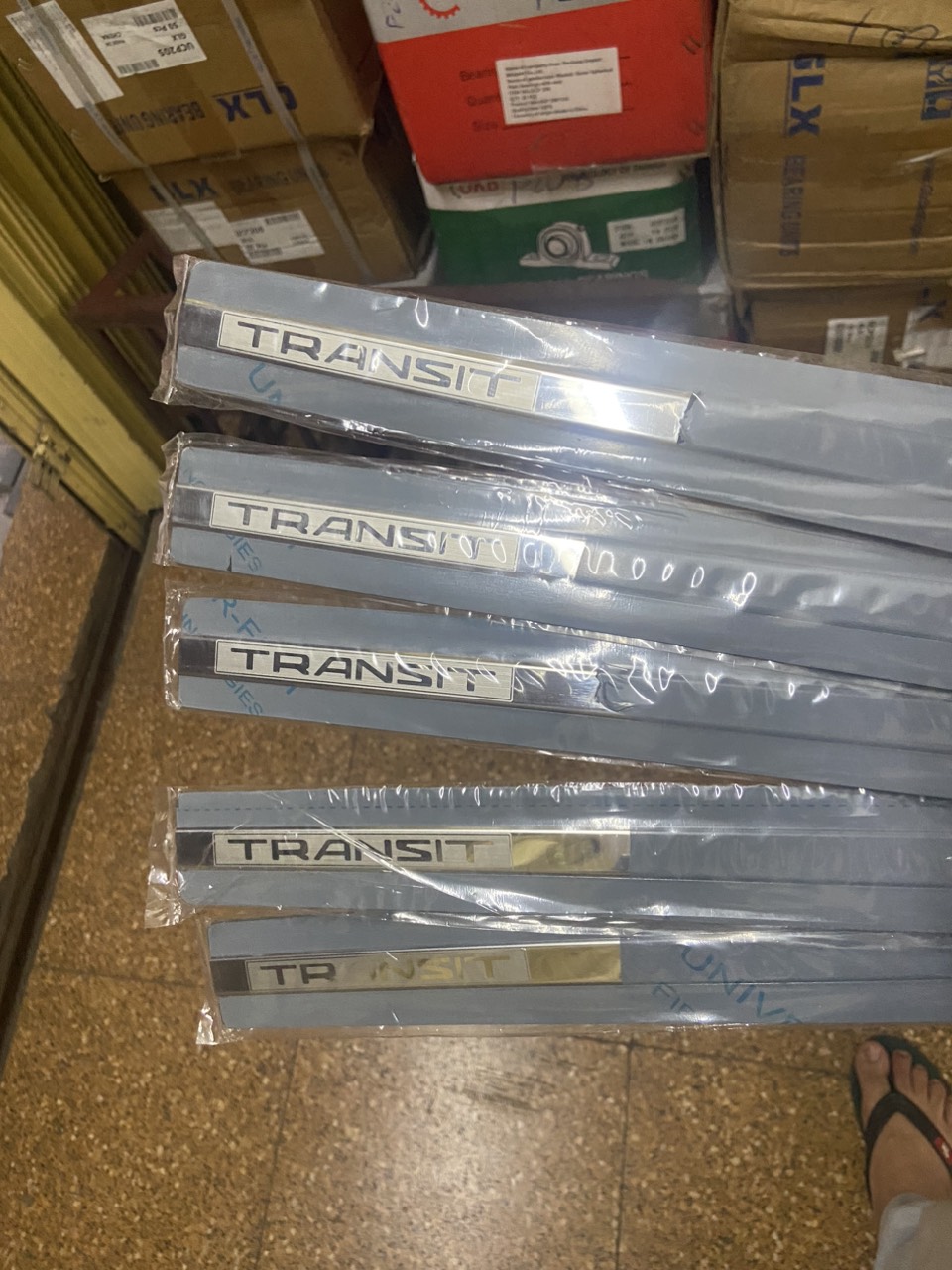 Chỉ INOX viền cửa sau FORD Transit