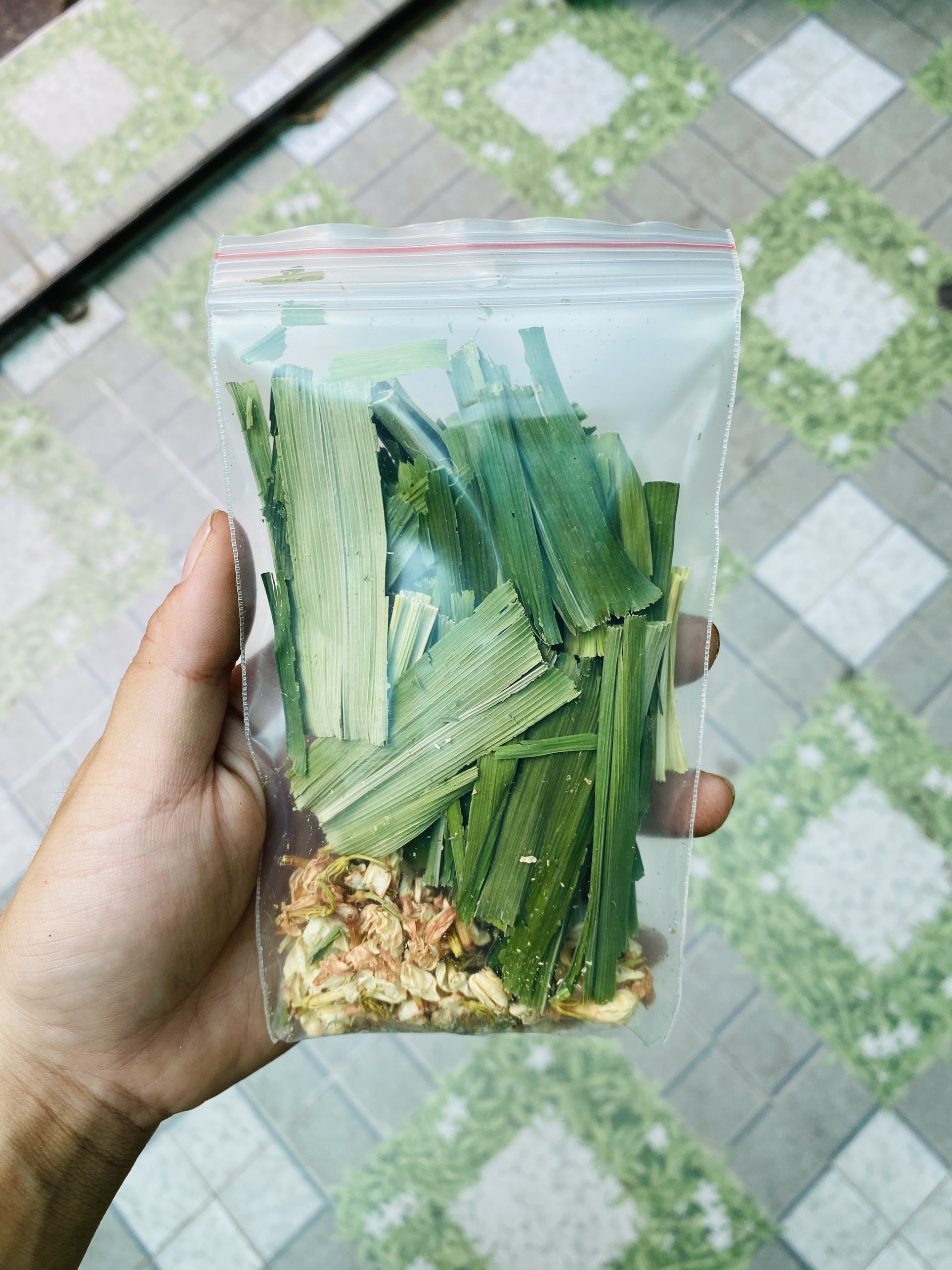 1 gói trà lá dứa hoa nhài