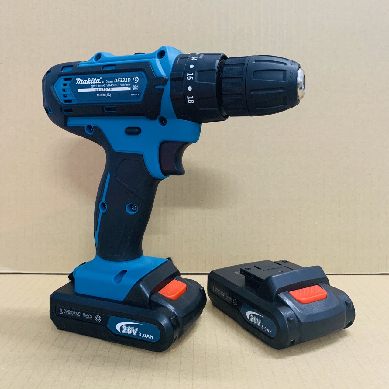 Máy khoan pin có BÚA makita 26v. (kèm 2pin và nhiều phụ kiện)