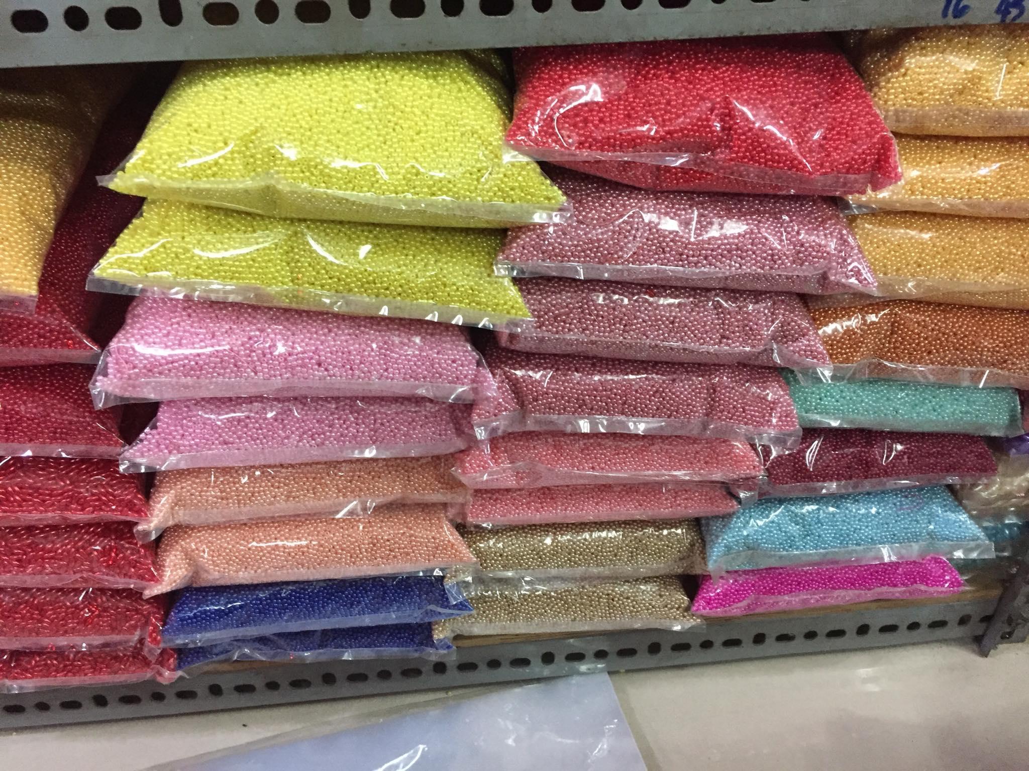 Hạt nhựa trang trí quần áo 1 kg - hạt không lỗ dùng để đóng
