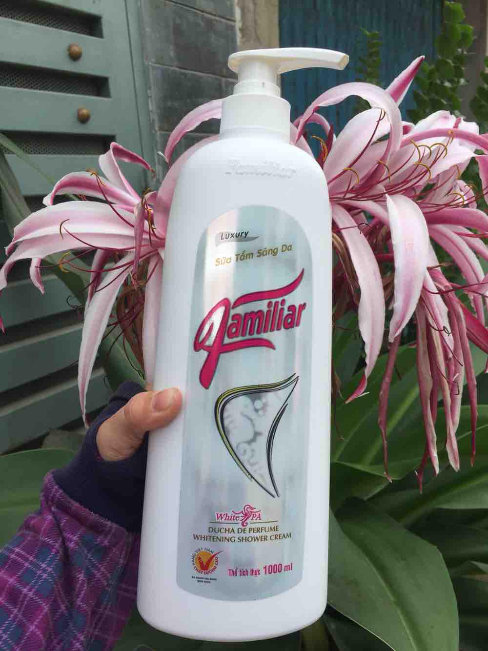 Sữa tắm dưỡng da Familiar Luxury 1000 ml