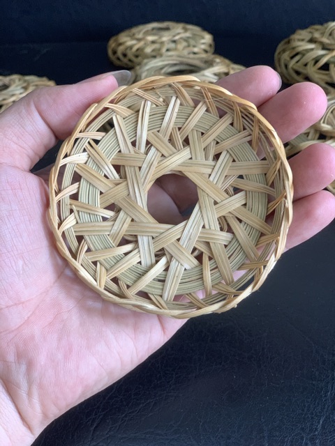 mẹc tre ghế rỗ nhắc nồi tre trang trí