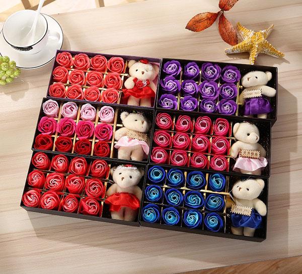 Hoa Hồng Sáp Thơm 12 Bông Kèm Gấu