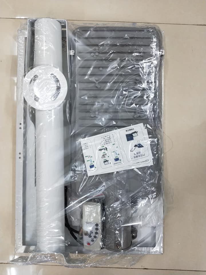 ĐÈN BÀN CHẢI NĂNG LƯỢNG MẶT TRỜI 300W