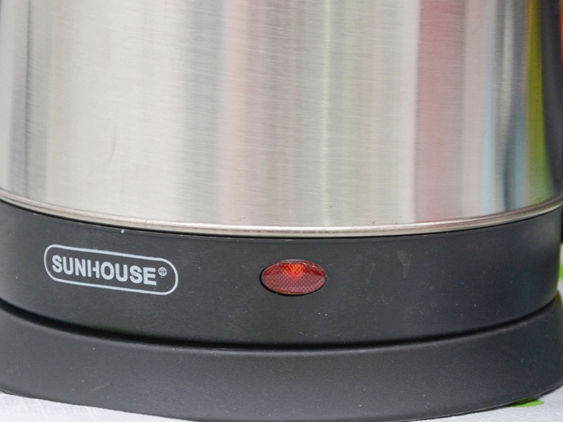 Ấm siêu tốc Sunhouse 1.8 lít SHD1182