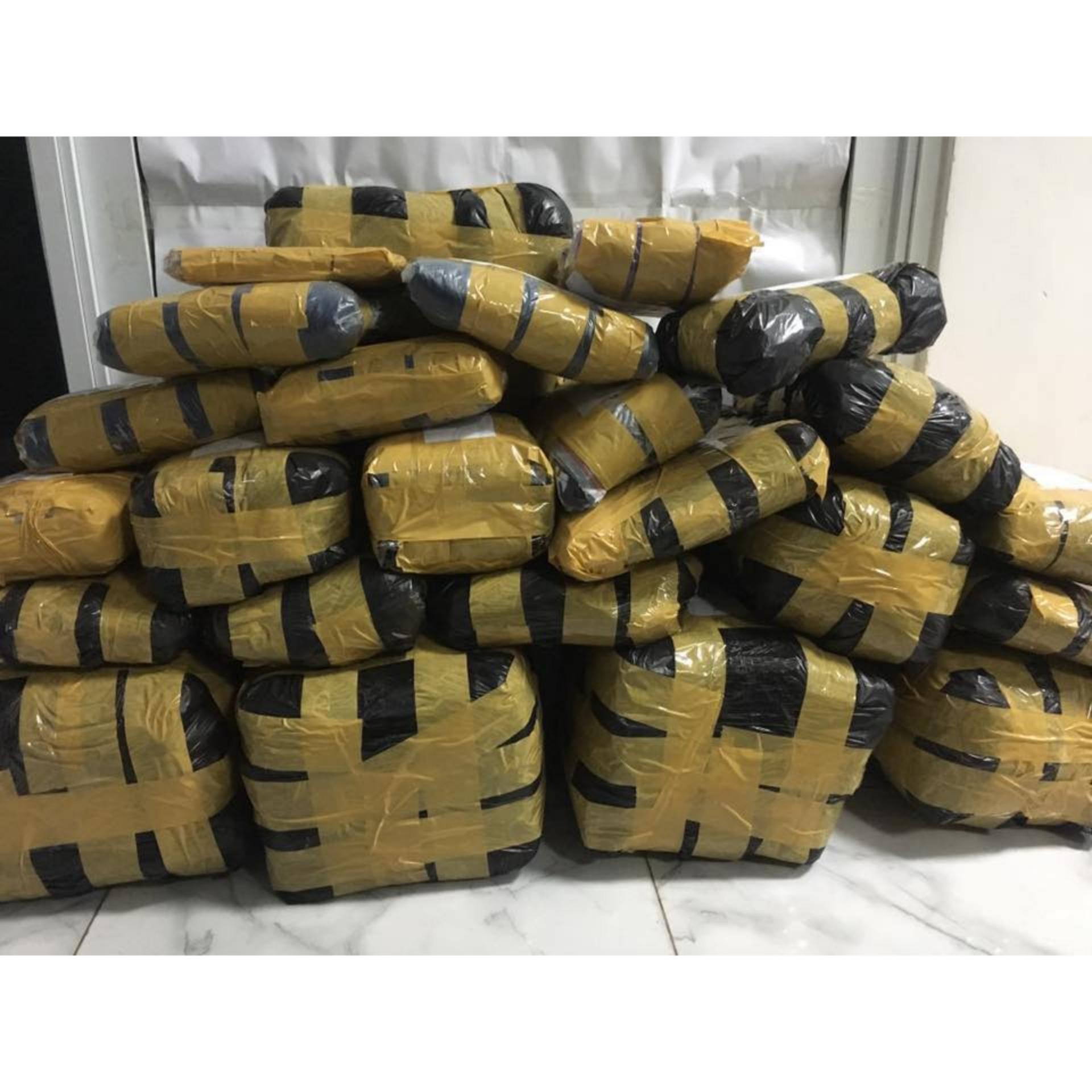 Băng keo trong, đục 100Y ( 6 cuộn / cây )