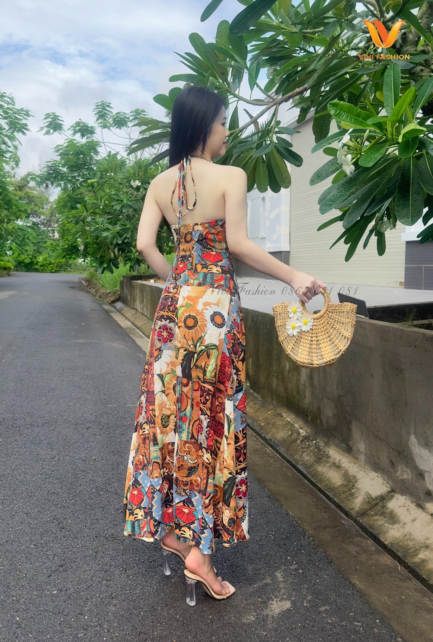 Đầm Maxi Thổ Cẩm Cổ Yếm, Maxi Đi Biển Sang Trọng, Maxi Lụa Mango Cao Cấp