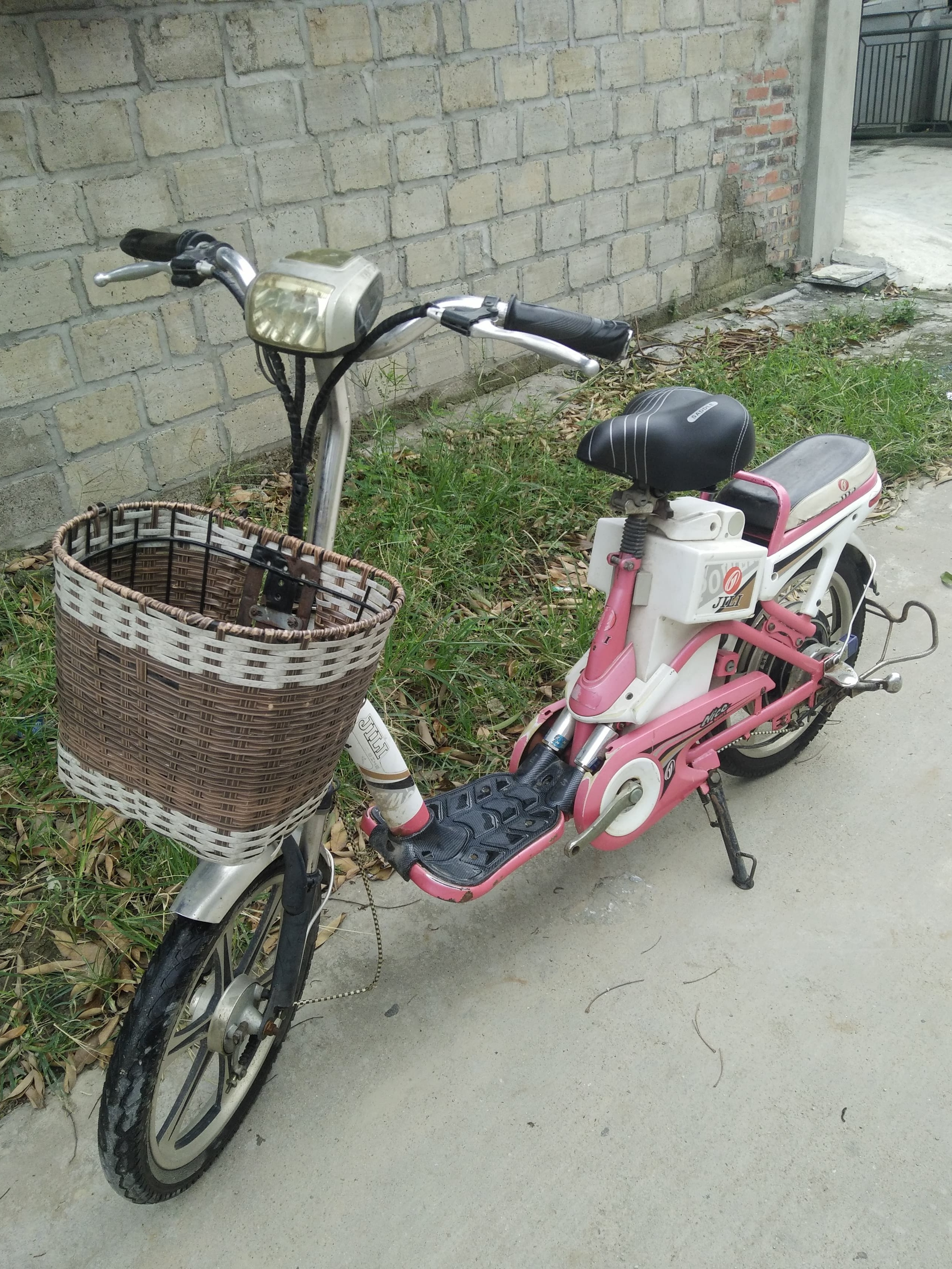 XE ĐẠP ĐIỆN CŨ + XE MÁY ĐIỆN CŨ + XE CỎ MÀU HỒNG CHẠY ÊM BAO TEST