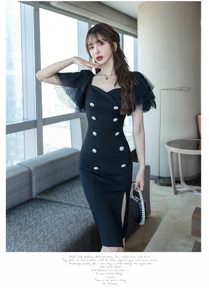 Đầm ôm tay lưới bi cổ lục giác phối nút