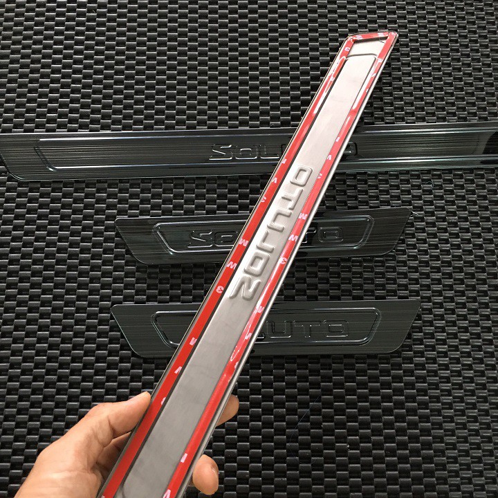 ỐP BẬC NGOÀI TITAN KIA SOLUTO