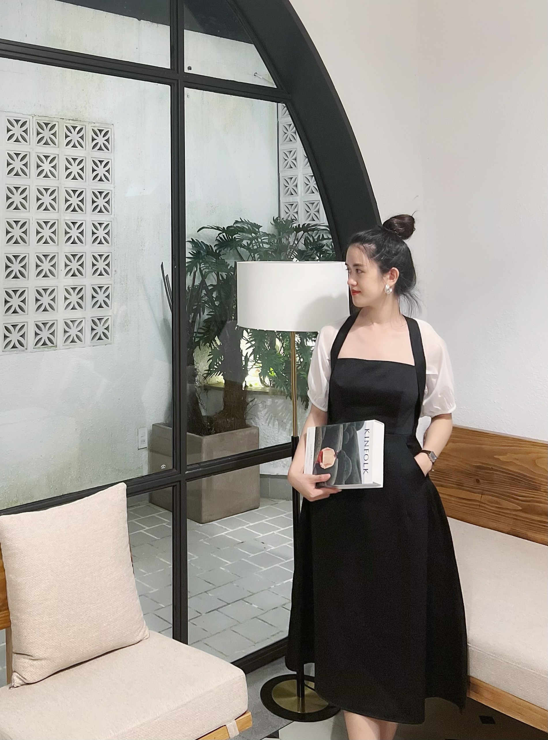 ĐẦM LULI PHỐI TAY VOAN CỔ TRẮNG CUTOUT LƯNG