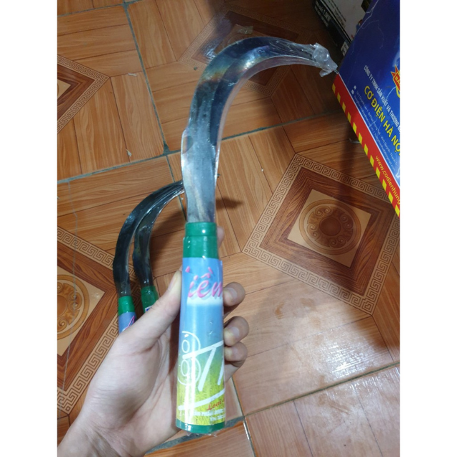 Liềm cắt cỏ cắt lúa cán gỗ cán nhựa giá rẻ