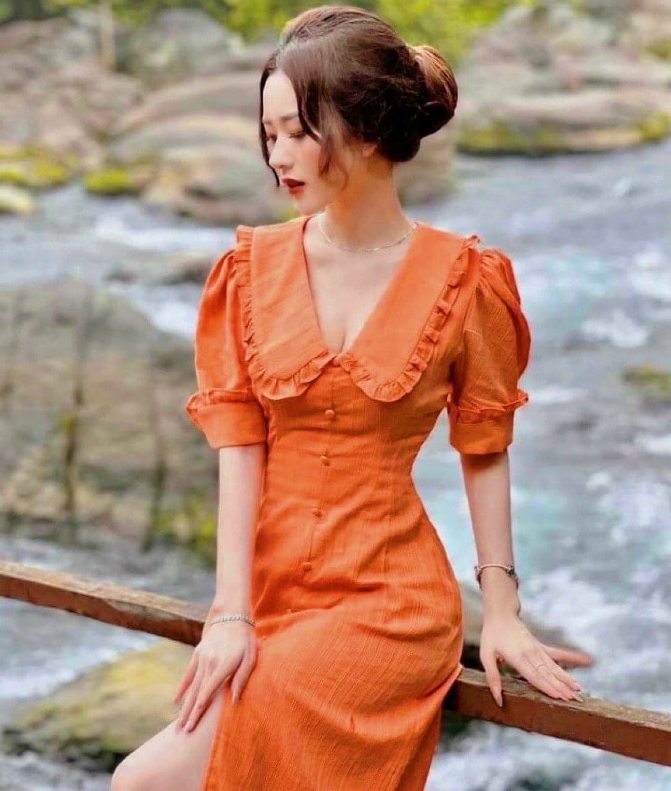 Đầm cam cổ bèo nút bọc