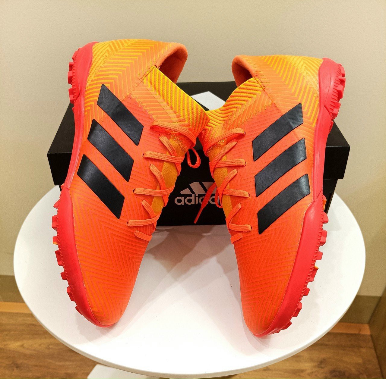 Giày Bóng Đá Sân Cỏ Nemeziz Nhiều Màu